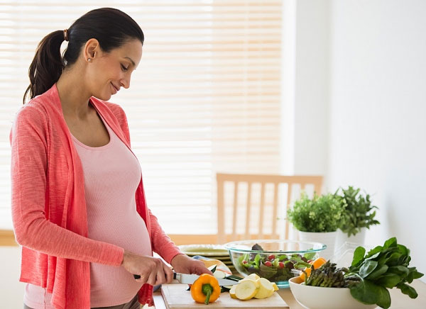 an uong khi mang thai 1 - Những hiểu lầm về chế độ ăn uống khi mang thai