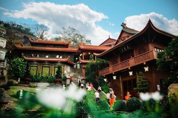 Chua hang 3 600x400 - Chùa Hang Châu Đốc – dấu ấn đẹp trong lòng du khách