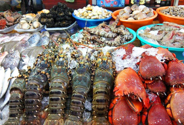 Những điểm nên đến tại Phú Quốc khi đi du lịch cùng bạn bè am thuc phu quoc 600x409 - Những điểm nên đến tại Phú Quốc khi đi du lịch cùng bạn bè