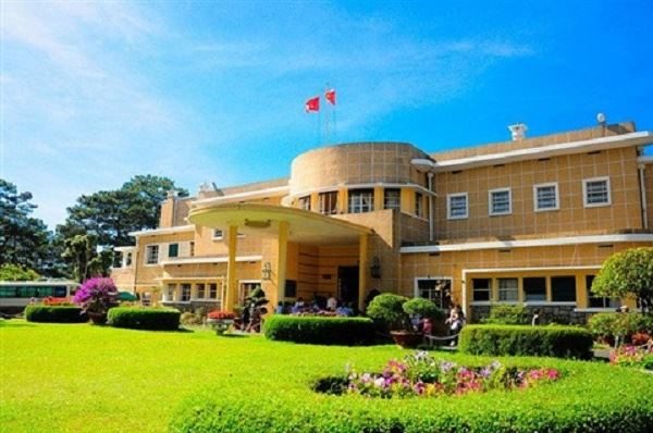 Khám phá nét kiến trúc độc đáo của Dinh III Đà Lạt Dinh III Đa Lat 1 600x398 - Khám phá nét kiến trúc độc đáo của Dinh III Đà Lạt