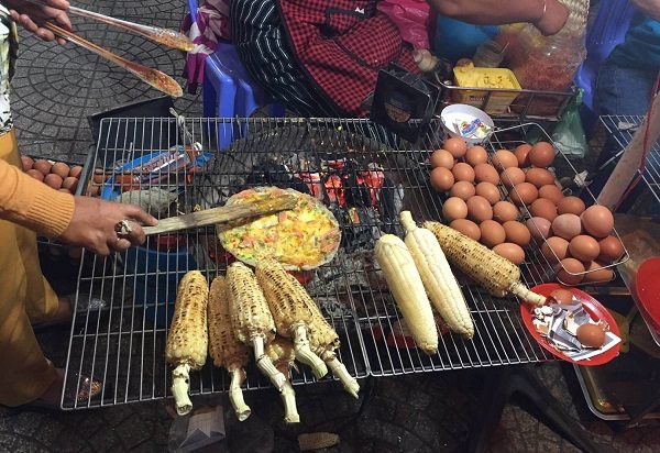 Dạo một vòng để khám phá những món ngon chợ đêm Đà Lạt mon ngon cho dem da lat 1 600x412 - Dạo một vòng để khám phá những món ngon chợ đêm Đà Lạt