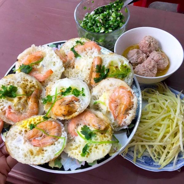 Top 5 địa chỉ bánh căn Đà Lạt ngon ngất ngây con gà tây dia chi banh can da lat 3 600x600 - Top 5 địa chỉ bánh căn Đà Lạt ngon ngất ngây con gà tây