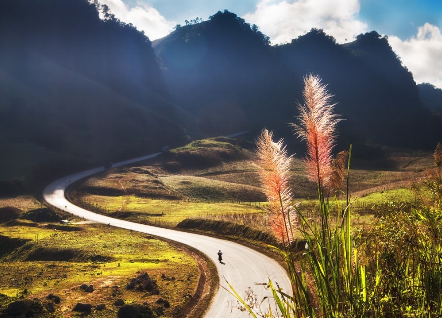 Top 10 địa điểm chụp ảnh đẹp nhất ở Tây Bắc cung duong chu S o moc chau Dia diem chup anh dep nhat o Tay Bac - Top 10 địa điểm chụp ảnh đẹp nhất ở Tây Bắc