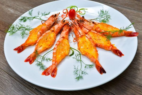 Tom nuong pho mai 4 600x400 - Top 12 món ăn ngon chế biến từ tôm dễ làm tại nhà