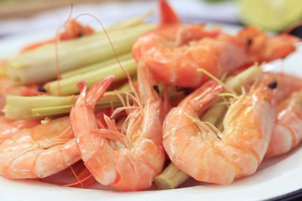 Tom su hap bia 2 600x400 - Top 12 món ăn ngon chế biến từ tôm dễ làm tại nhà